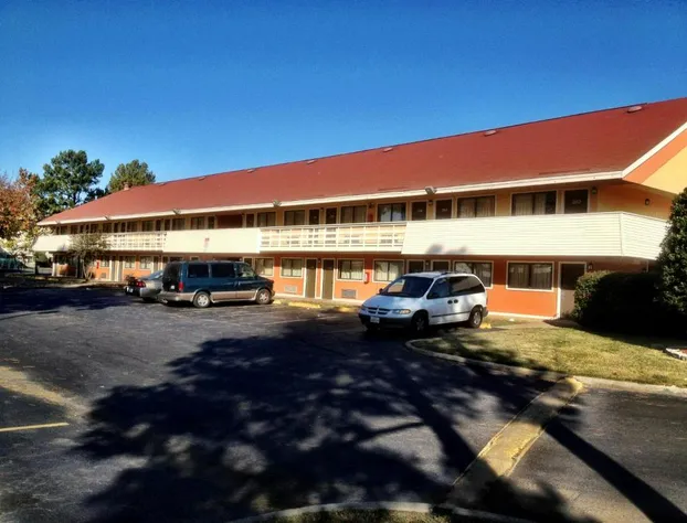 Americas Best Value Inn & Suites Little Rock at Scott Hamilton Dr hotel detail image 1