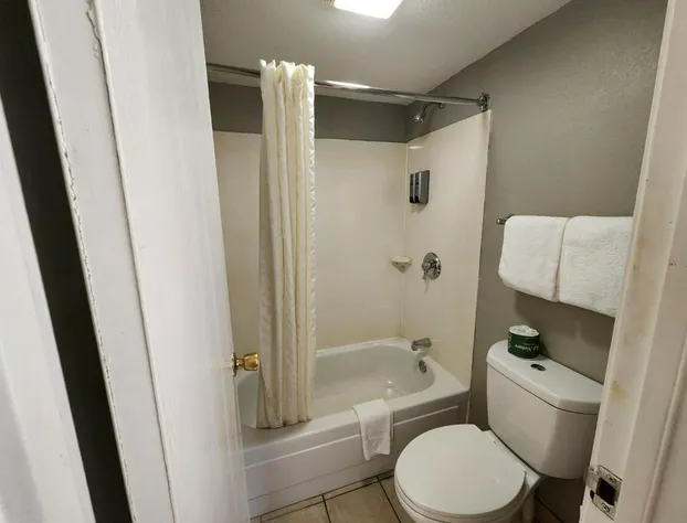 Americas Best Value Inn & Suites Little Rock at Scott Hamilton Dr hotel detail image 3