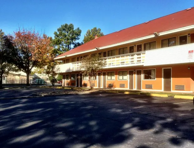 Americas Best Value Inn & Suites Little Rock at Scott Hamilton Dr hotel detail image 4