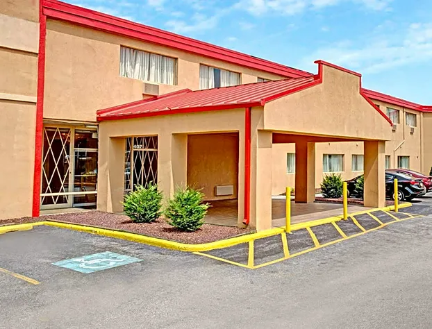 Howard Johnson by Wyndham Pikesville hotel detail image 1