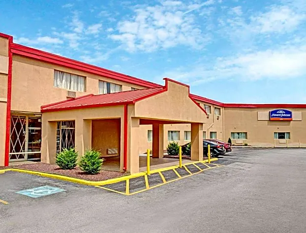 Howard Johnson by Wyndham Pikesville hotel detail image 1