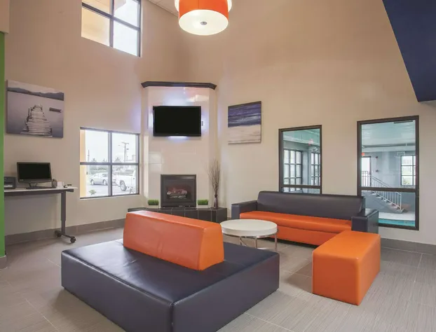 La Quinta Inn & Suites by Wyndham Knoxville East hotel detail image 4