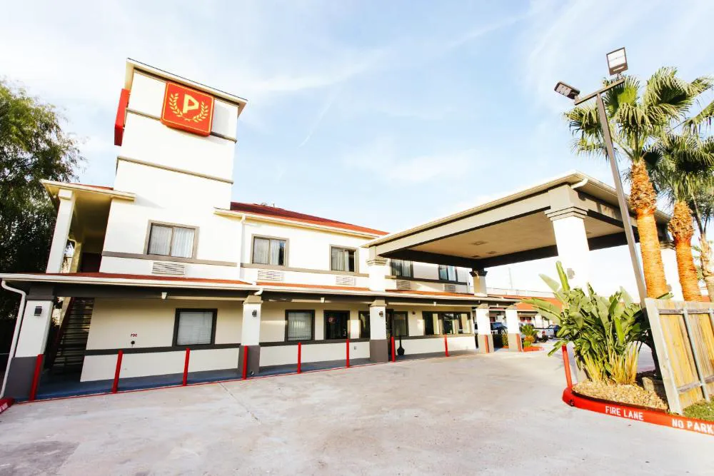 Palace Inn hotel hero