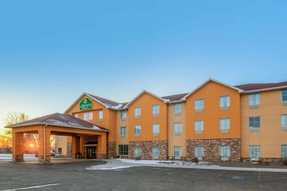 La Quinta Inn & Suites by Wyndham Glendive hotel hero