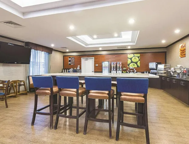 La Quinta Inn & Suites by Wyndham Glendive hotel detail image 4