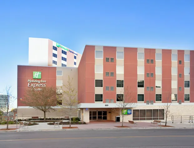 Holiday Inn Express & Suites Austin Downtown - University by IHG hotel detail image 3