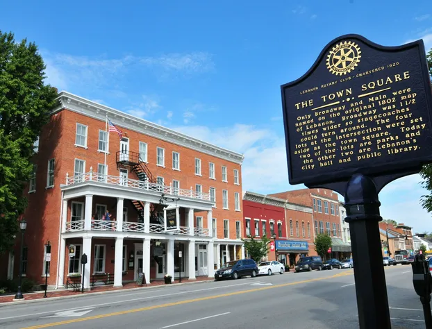 The Golden Lamb hotel detail image 2