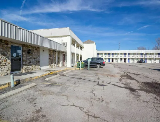 Hotel 465 by Regency Inn & Suites hotel detail image 2