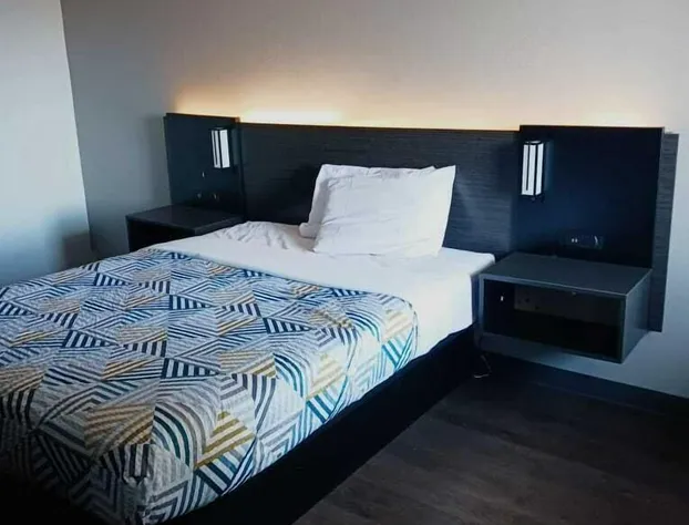 Hotel 465 by Regency Inn & Suites hotel detail image 1