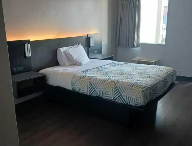 Hotel 465 by Regency Inn & Suites hotel detail image 2