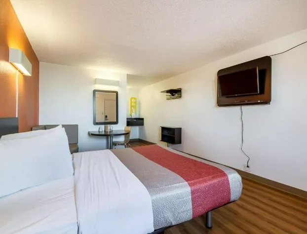 Hotel 465 by Regency Inn & Suites hotel detail image 3