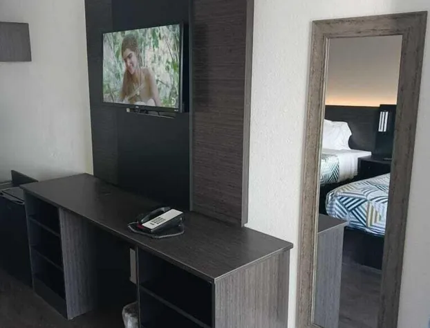 Hotel 465 by Regency Inn & Suites hotel detail image 4