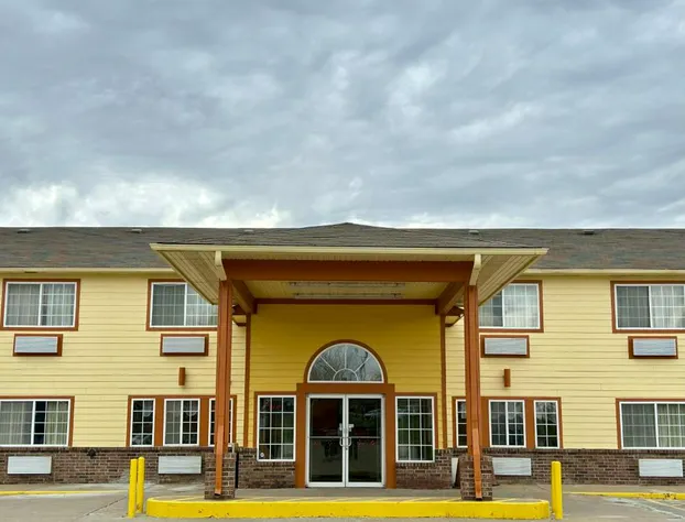 Super 8 by Wyndham Platte City Kansas City Area Airport hotel detail image 2