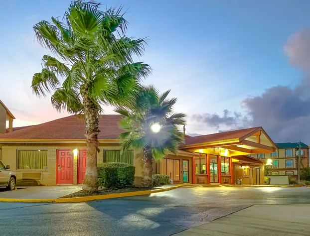 Howard Johnson by Wyndham Houston Hobby Airport hotel detail image 4