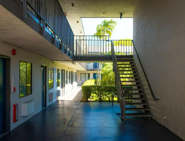 Motel 6 Lantana, FL hotel detail image 1