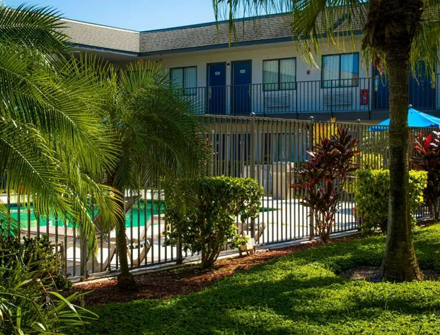 Motel 6 Lantana, FL hotel detail image 2