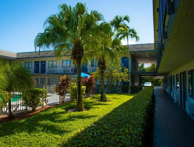 Motel 6 Lantana, FL hotel detail image 2