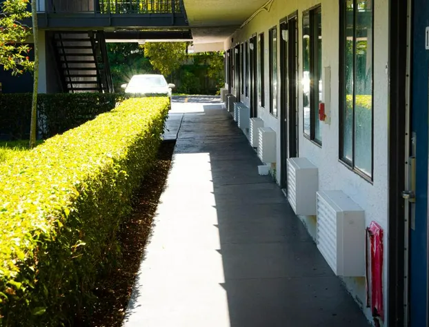 Motel 6 Lantana, FL hotel detail image 4