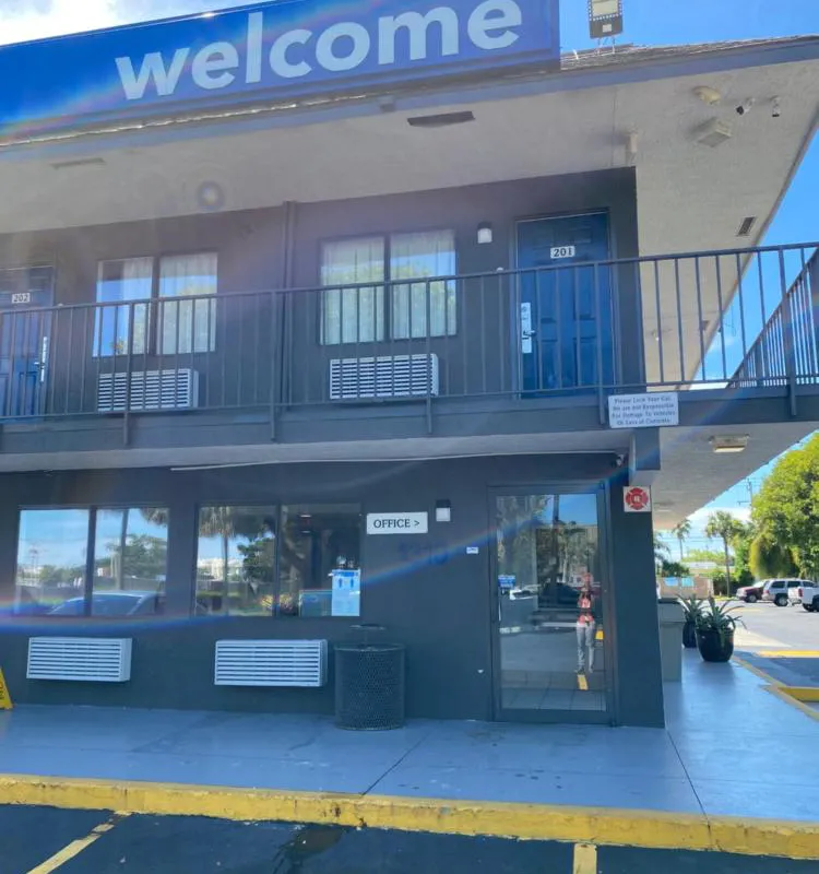 Motel 6 Lantana, FL hotel hero