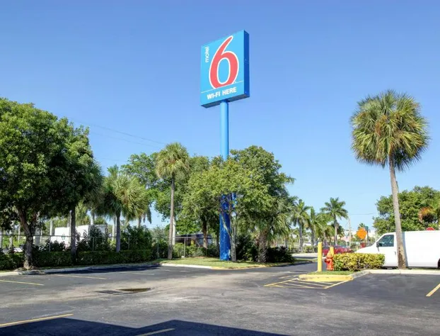 Motel 6 Lantana, FL hotel detail image 2
