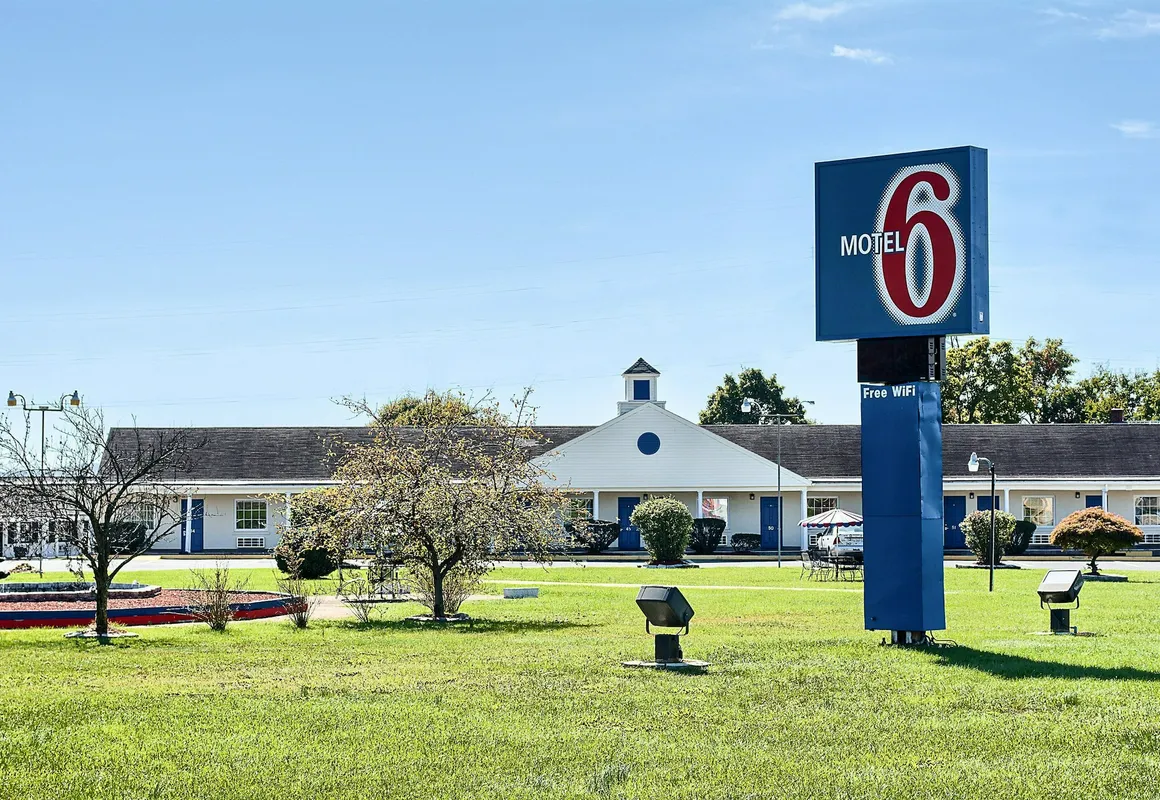 Motel 6 Harrisonburg, VA - South hotel hero