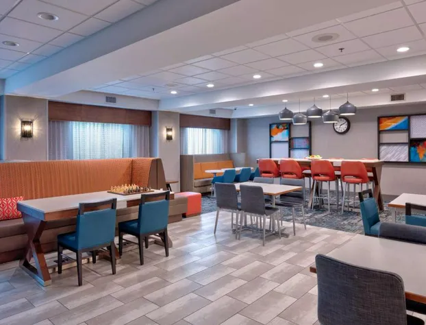 Hampton Inn Norfolk hotel detail image 3