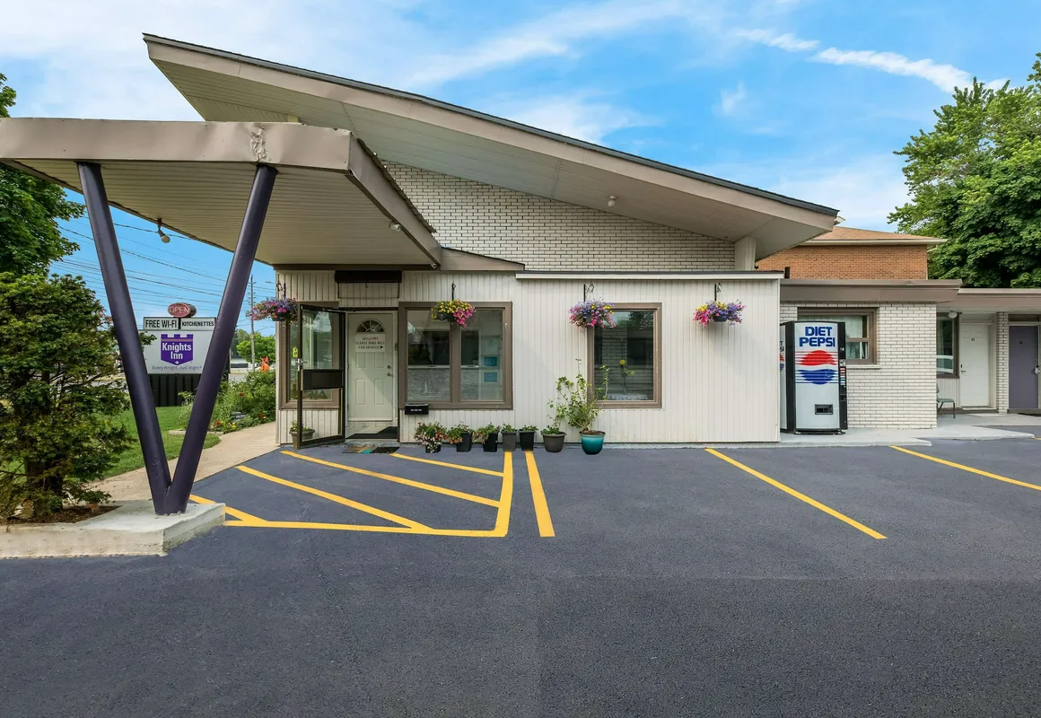 Knights Inn Burlington, ON hotel hero