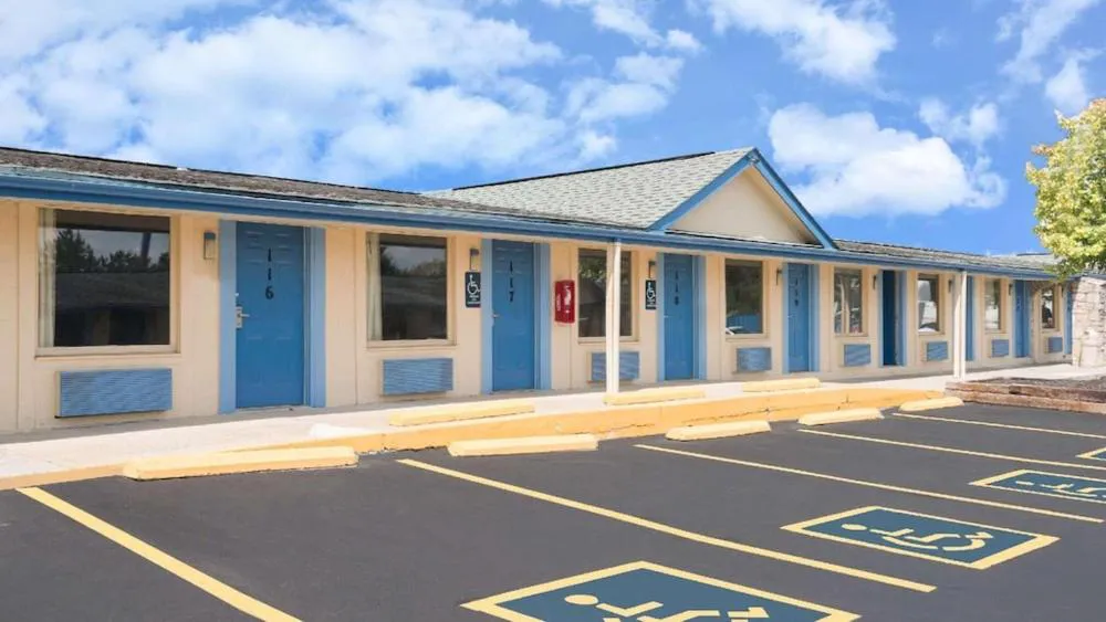 Hilliard Motor Lodge hotel hero