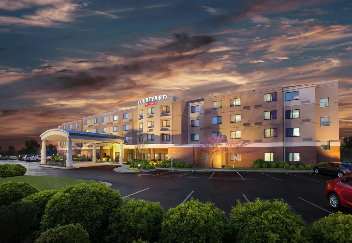 Courtyard by Marriott Fayetteville hotel hero