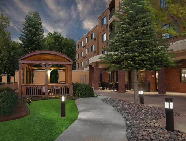 Courtyard by Marriott Fayetteville hotel detail image 1