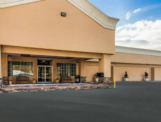 Quality Inn & Suites hotel detail image 1