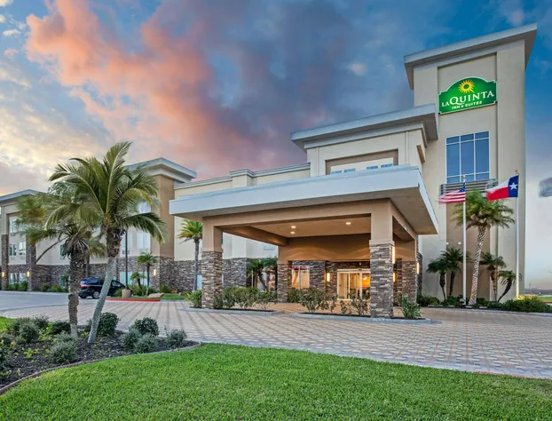 La Quinta Inn & Suites by Wyndham Corpus Christi - Portland hotel detail image 1