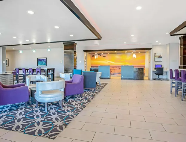 La Quinta Inn & Suites by Wyndham Corpus Christi - Portland hotel detail image 2