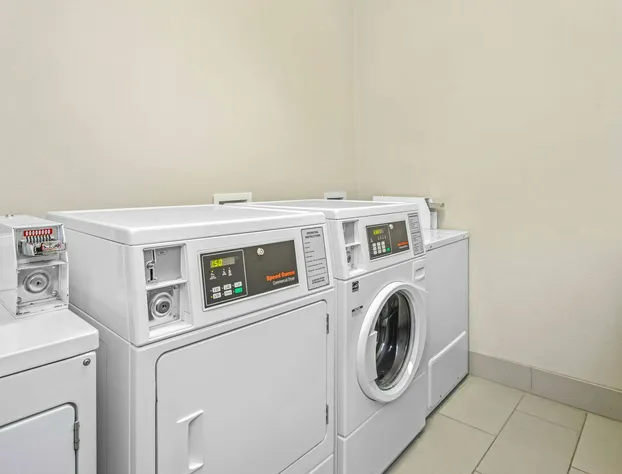 La Quinta Inn & Suites by Wyndham Corpus Christi - Portland hotel detail image 3