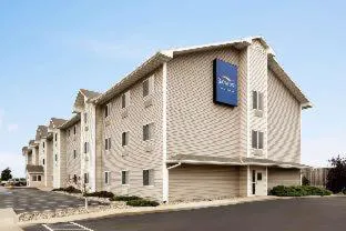 Baymont by Wyndham Fremont hotel hero