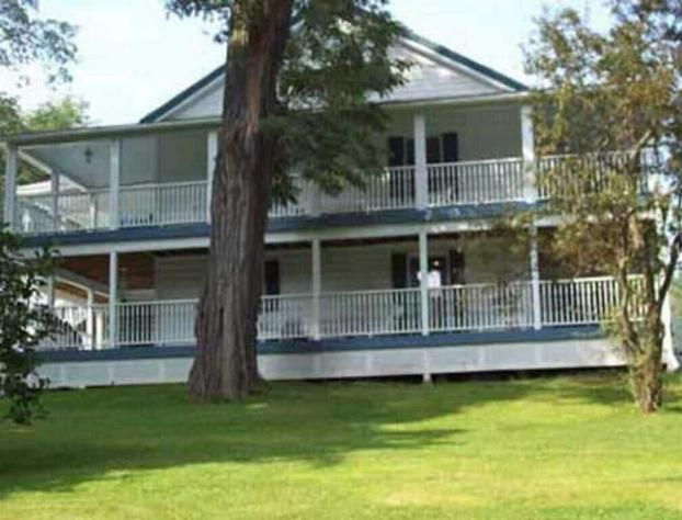 Locust Tree Bed and Breakfast LLC hotel detail image 2