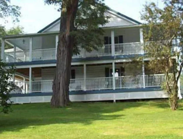 Locust Tree Bed and Breakfast LLC hotel detail image 2