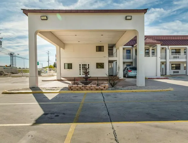 Motel 6 San Marcos, TX - North hotel detail image 2