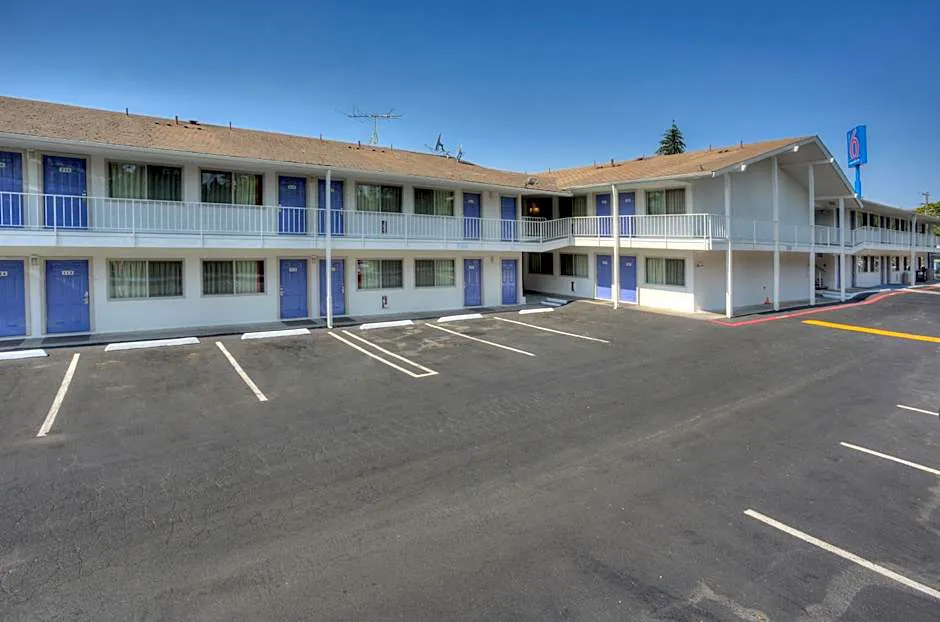 Motel 6 Tigard, OR - Portland South - Lake Oswego hotel hero