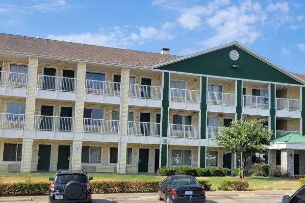 HomeTowne Studios by Red Roof Dallas - Irving hotel detail image 2