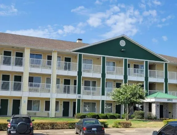 HomeTowne Studios by Red Roof Dallas - Irving hotel detail image 1