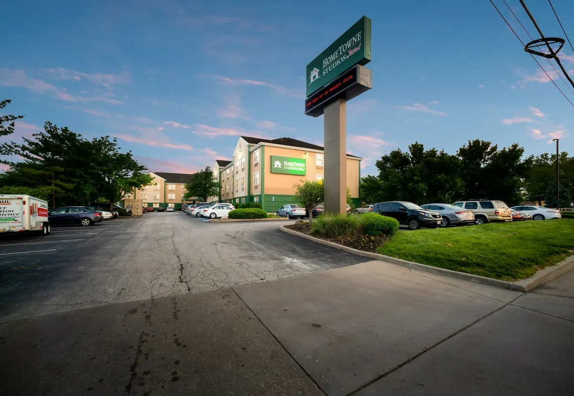 HomeTowne Studios by Red Roof St. Louis - Airport/ N Lindbergh hotel hero