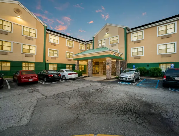 HomeTowne Studios by Red Roof St. Louis - Airport/ N Lindbergh hotel detail image 2