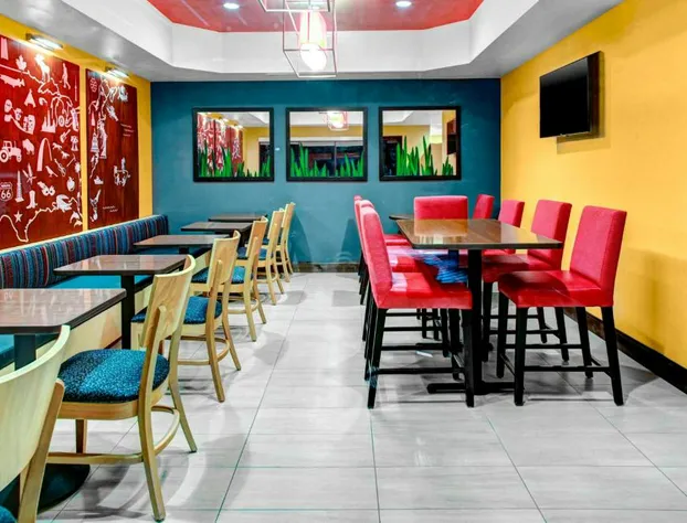 Towneplace Suites Bakersfield West hotel detail image 4