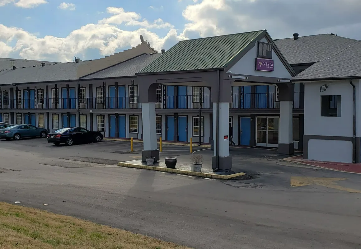 Vista Inn & Suites Nashville Airport East hotel hero