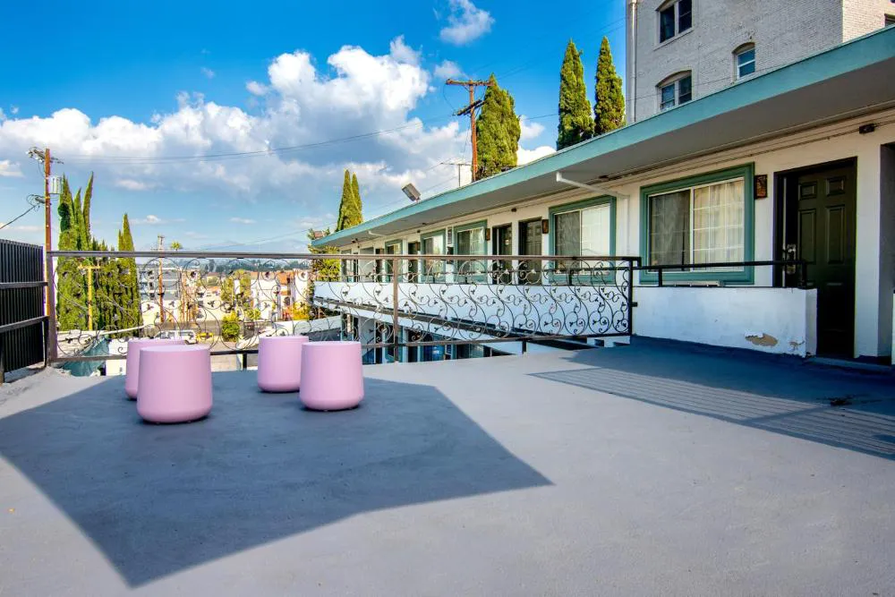 LA Royal Viking Apartments hotel hero