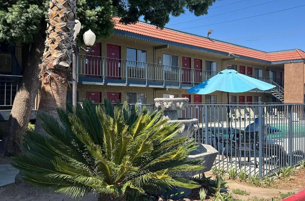 Fresno Inn hotel hero
