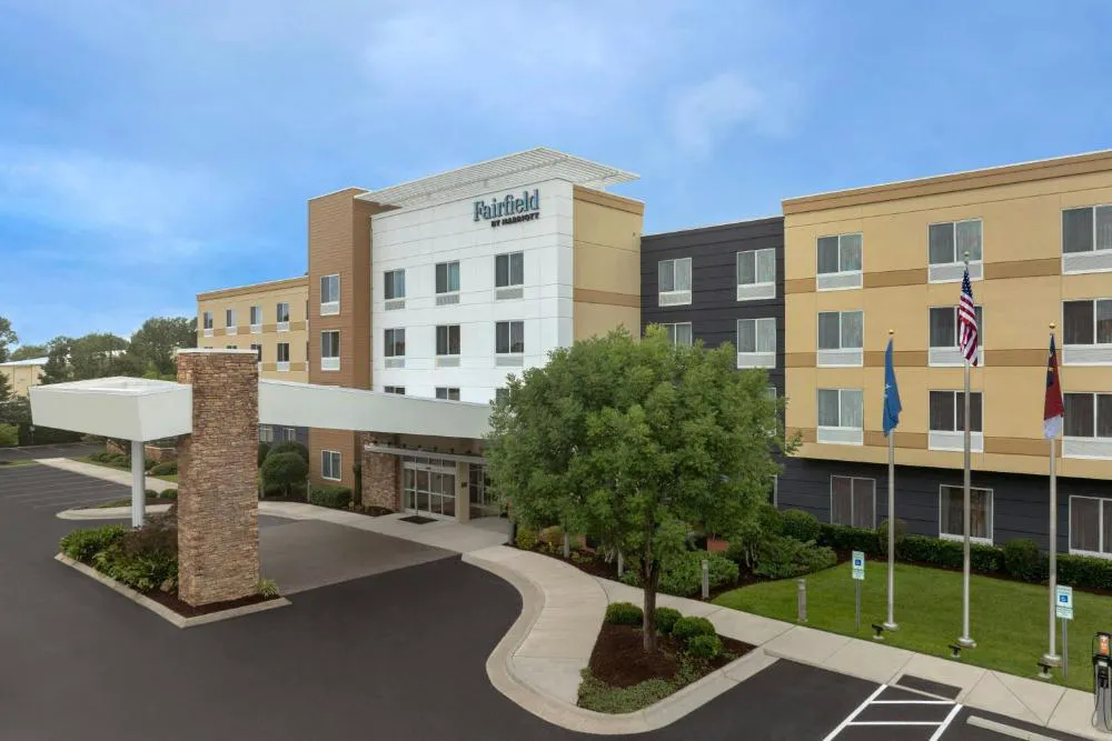 Fairfield Inn & Suites by Marriott Fayetteville North hotel hero