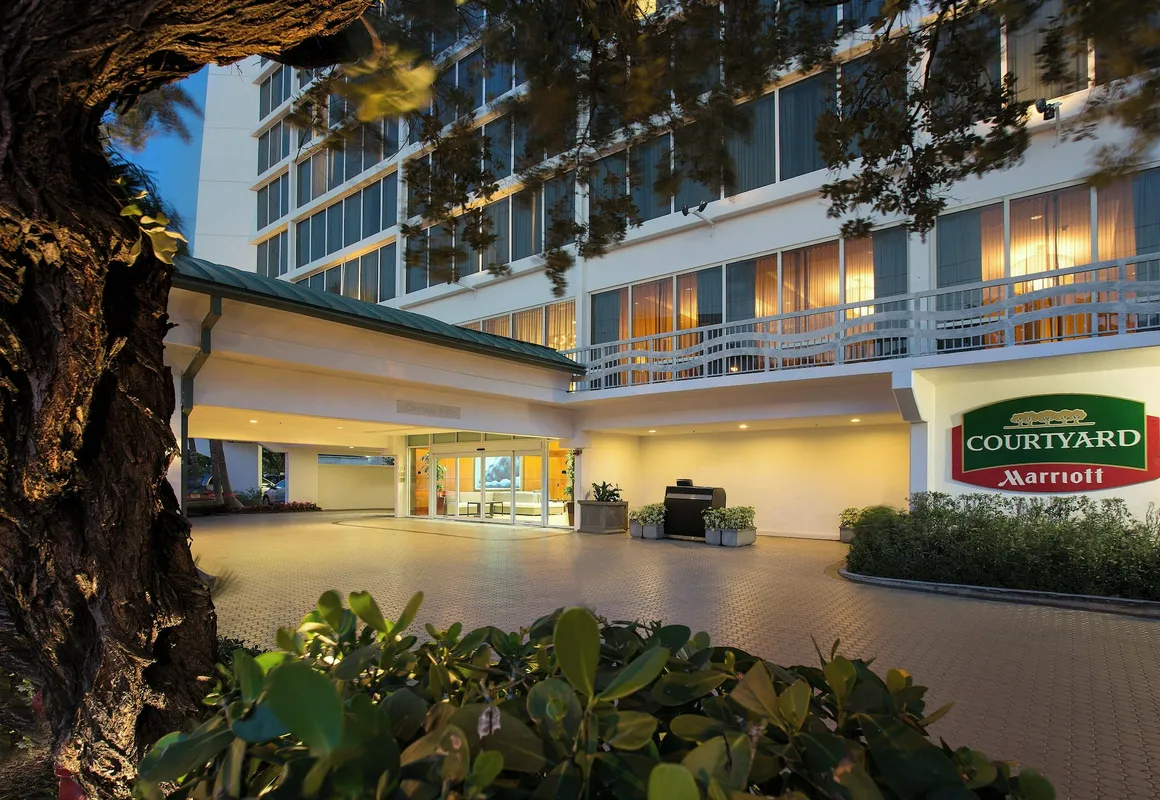 Courtyard by Marriott Oceanside Fort Lauderdale Beach hotel hero