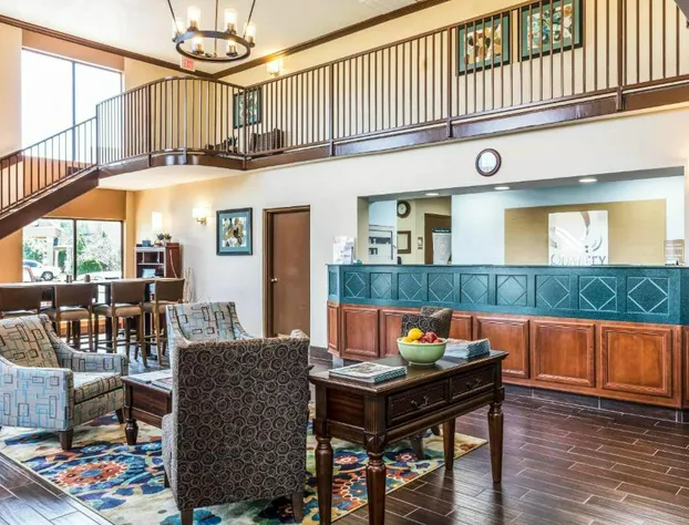 Quality Suites Paducah I-24 hotel detail image 1